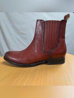 Frye Women's Chelsea Boot in Burgundy